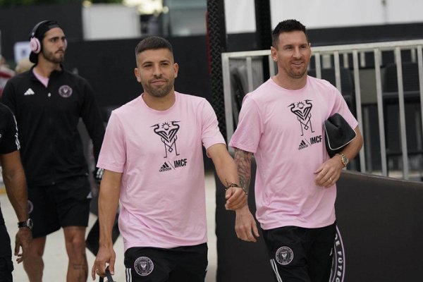 大财配资 阿尔巴宣布退役，梅西发文表达感伤