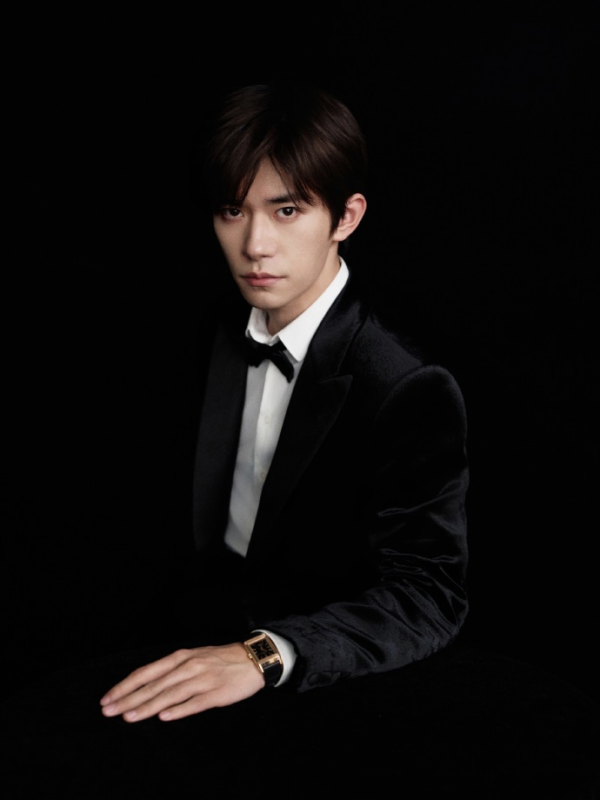 启点配资 24岁易烊千玺凭借电影《小小的我》成为金鸡奖最年轻影帝, 打破刘烨保持21年的纪录